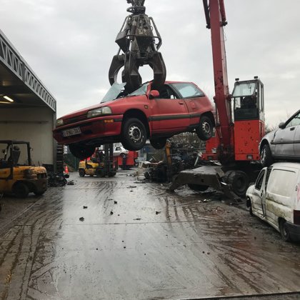 Daihatsu afbreken voor auto-onderdelen